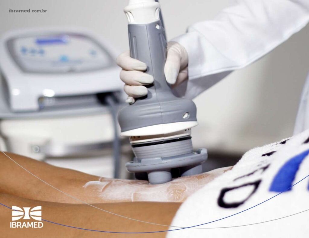 Aplicação do equipamento Modellata com a ponteira "Quatro Pontas", para o tratamento de relaxamento da musculatura