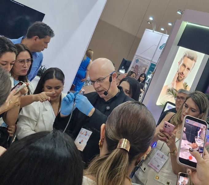 Marcelo Januzzi palestra sobre ultrassom microfocado na estética in nordeste com o visage da ibramed